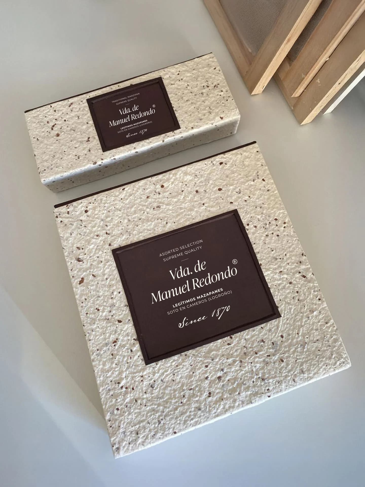 Dos cajas de mazapanes de Vda. de Manuel Redondo