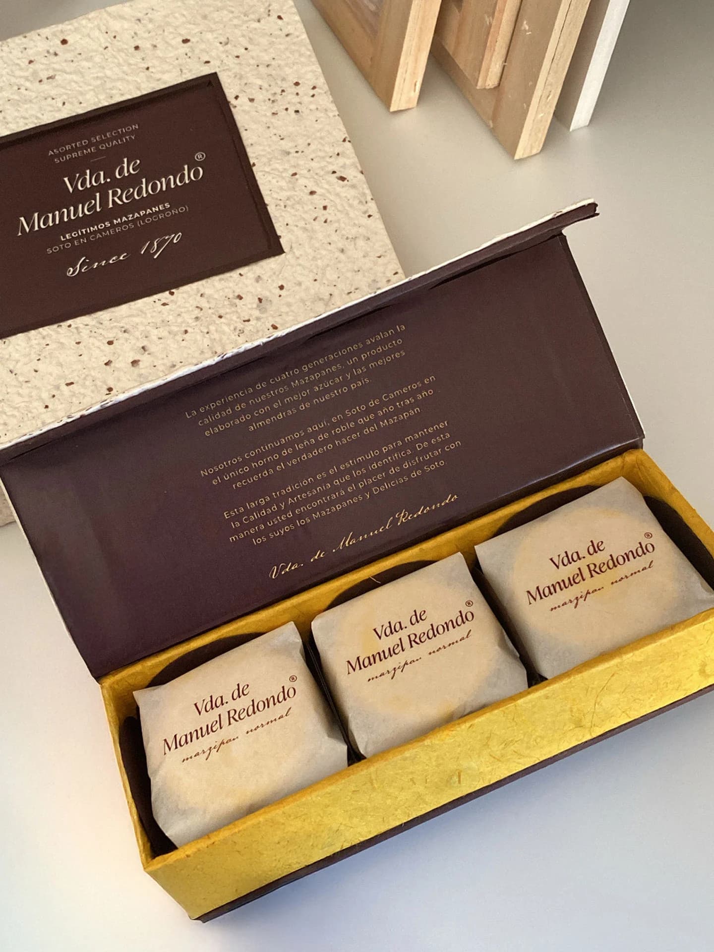 Mazapanes de Vda. de Manuel Redondo en primer plano